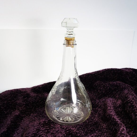 [Vintage] Clear Glass Grape Pattern Wine Decanter - Picture 2 of 11